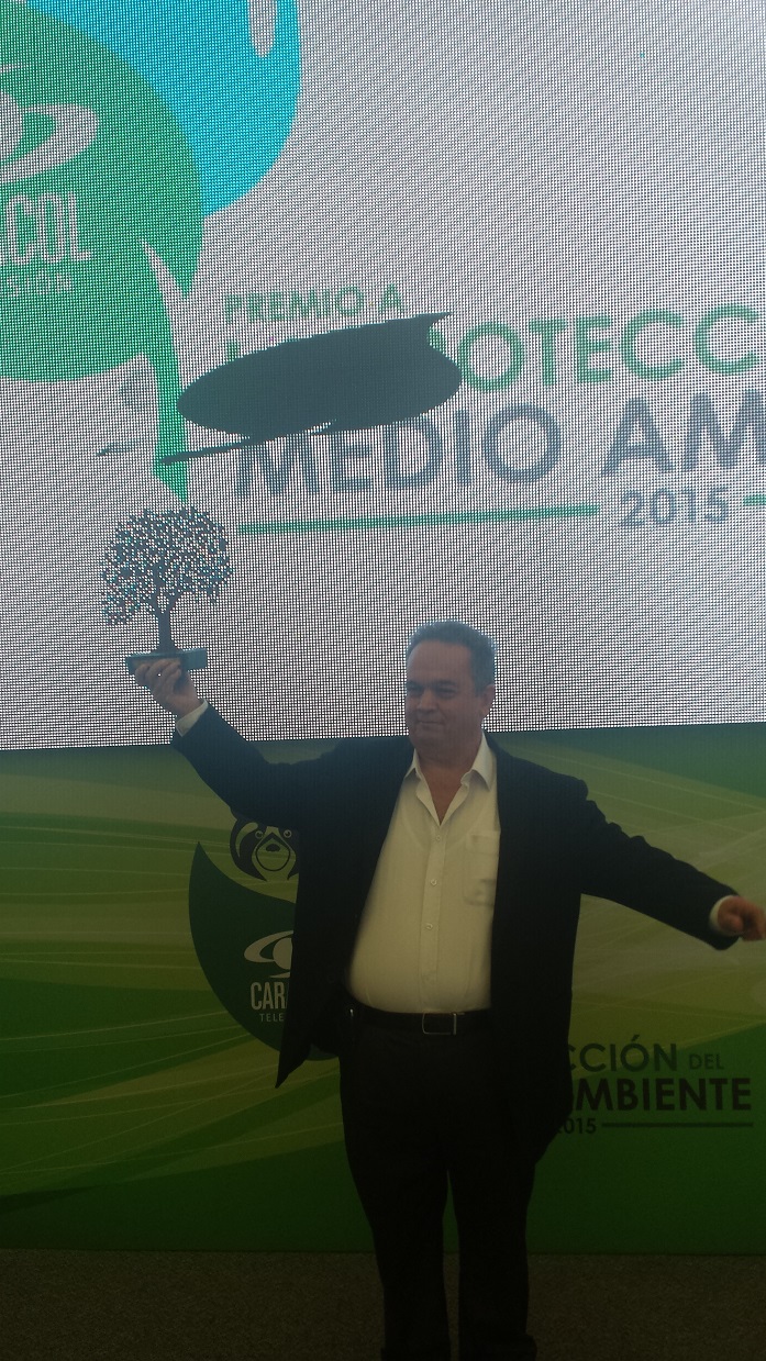 PREMIOS GANADOS POR LA PROTECCIÓN AL MEDIO AMBIENTE OTORGADO POR CARACOL  PREMIOS GANADOS POR LA PROTECCIÓN AL MEDIO AMBIENTE OTORGADO POR CARACOL  PREMIOS GANADOS POR LA PROTECCIÓN AL MEDIO AMBIENTE OTORGADO POR CARACOL  V